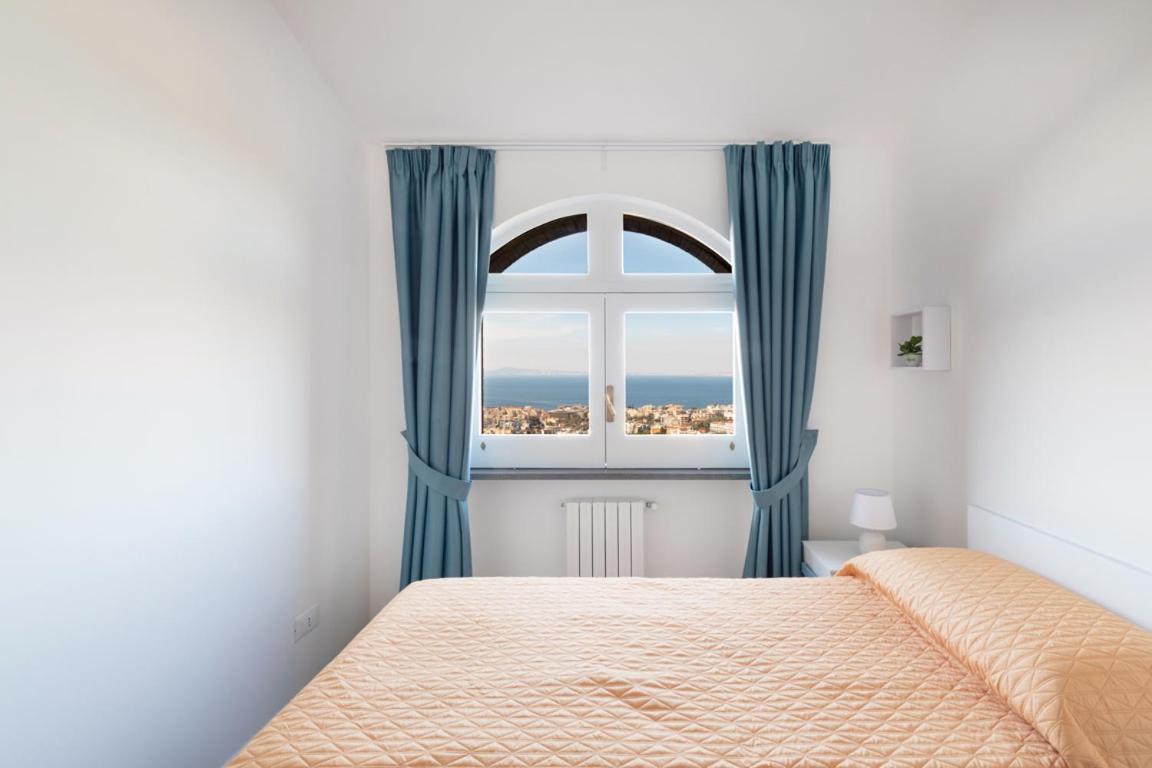 Sorrentovibes - Sea View Rooftop Apartment With Jacuzzi & Garden ภายนอก รูปภาพ
