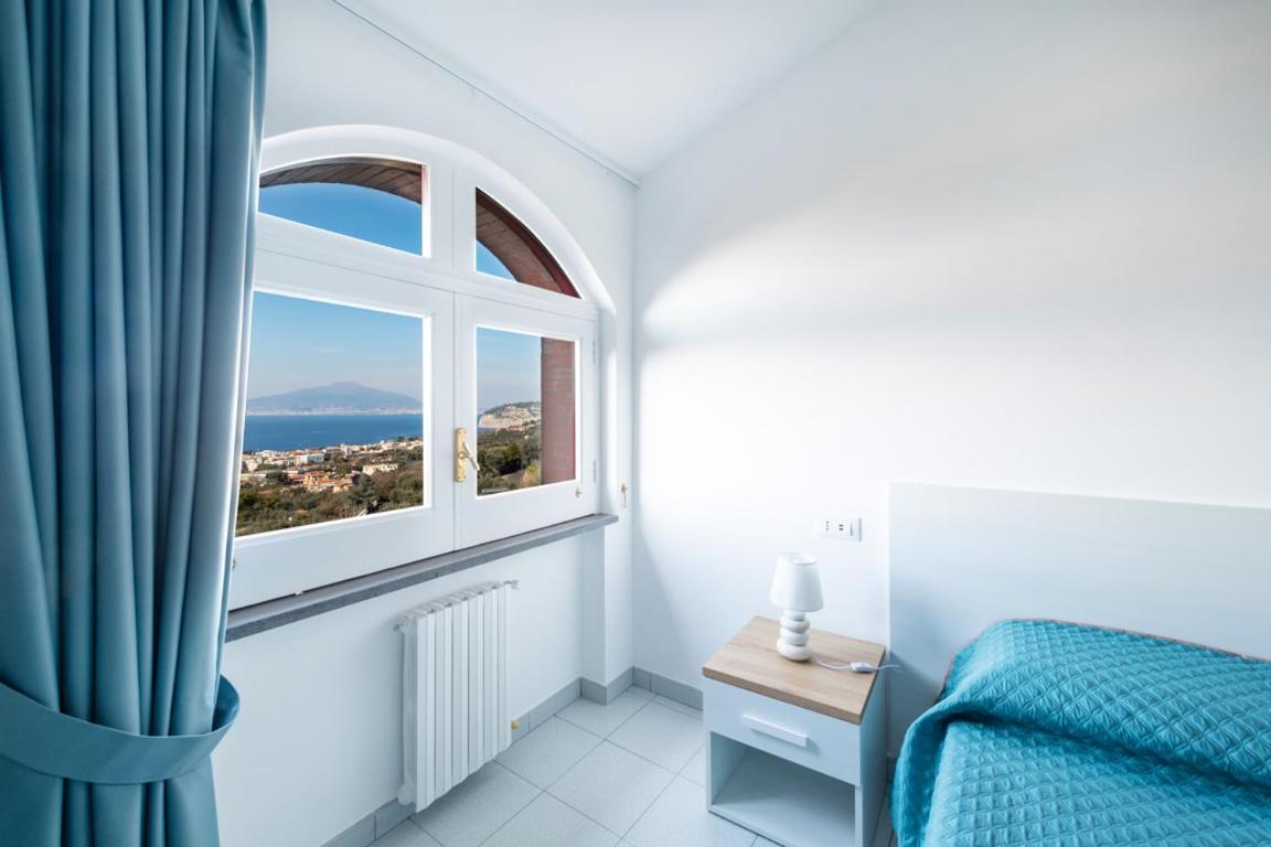 Sorrentovibes - Sea View Rooftop Apartment With Jacuzzi & Garden ภายนอก รูปภาพ