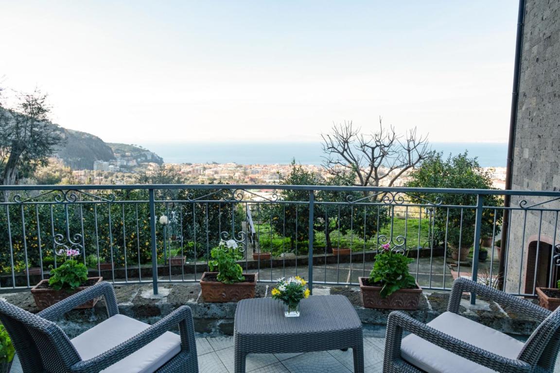 Sorrentovibes - Sea View Rooftop Apartment With Jacuzzi & Garden ภายนอก รูปภาพ