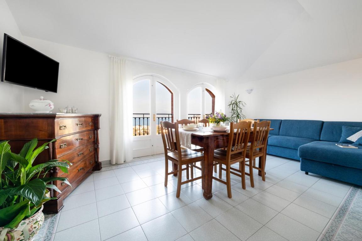 Sorrentovibes - Sea View Rooftop Apartment With Jacuzzi & Garden ภายนอก รูปภาพ