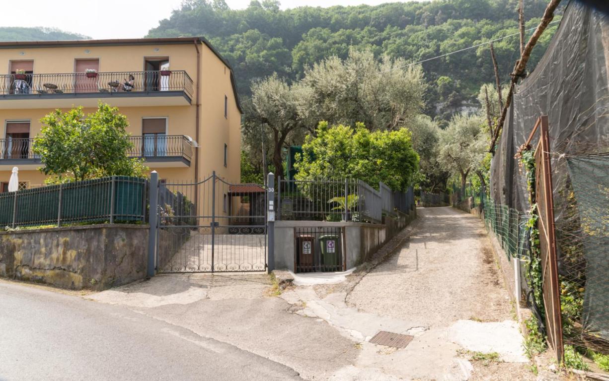 Sorrentovibes - Sea View Rooftop Apartment With Jacuzzi & Garden ภายนอก รูปภาพ