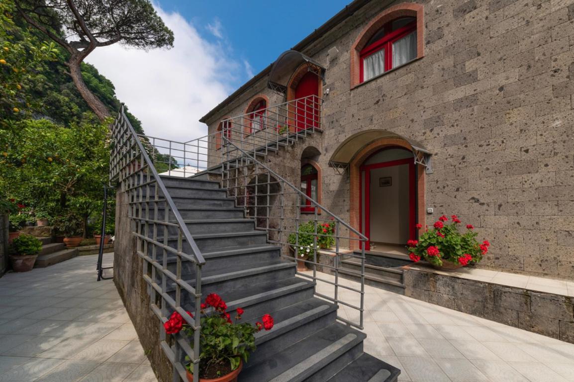Sorrentovibes - Sea View Rooftop Apartment With Jacuzzi & Garden ภายนอก รูปภาพ