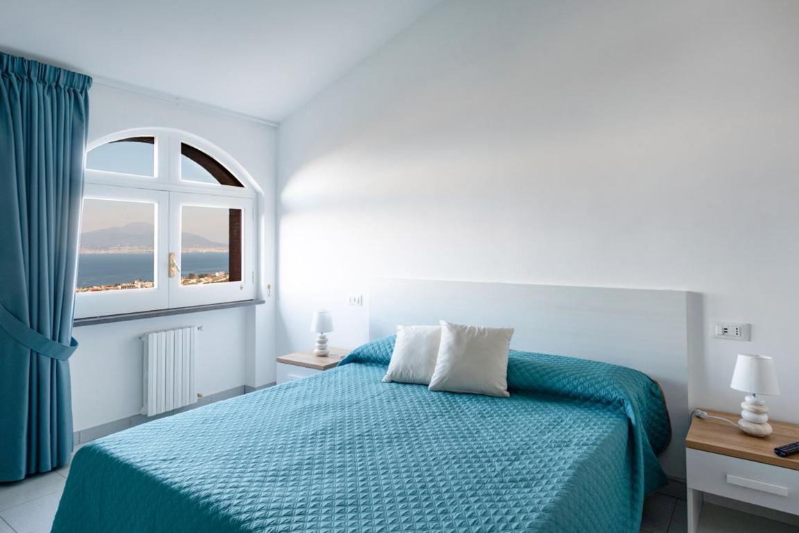 Sorrentovibes - Sea View Rooftop Apartment With Jacuzzi & Garden ภายนอก รูปภาพ